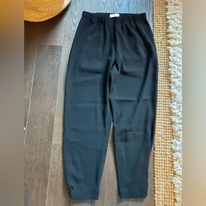 Aritzia Babaton - black tapered business casual pant size 4